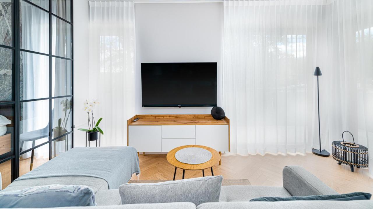 Stone Hill Apartament Sunrise ชกลาร์สกา ปอเรมบา ภายนอก รูปภาพ